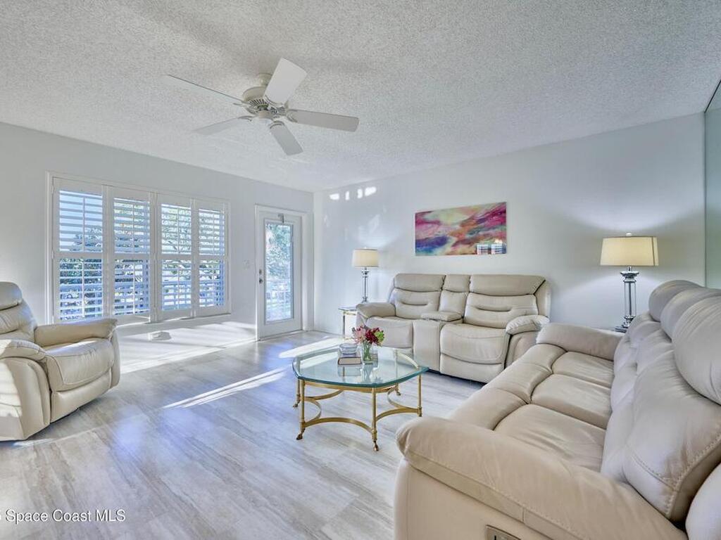 70 Royal Oak Court, Vero Beach, FL 32962