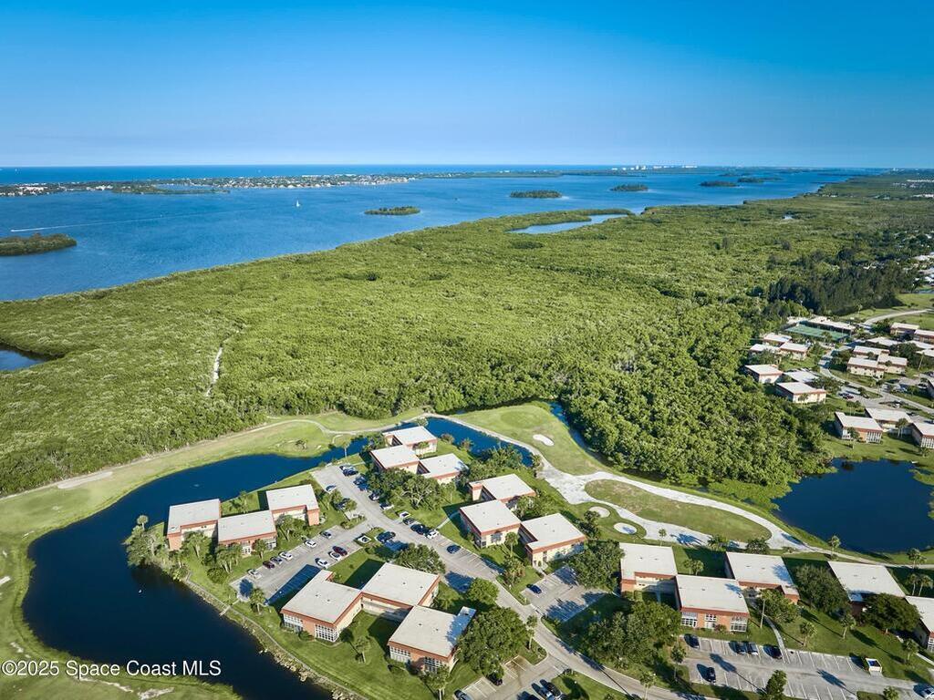 70 Royal Oak Court, Vero Beach, FL 32962