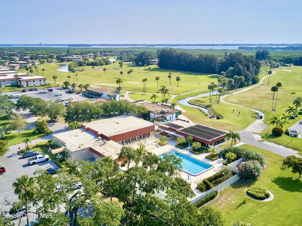 70 Royal Oak Court, Vero Beach, FL 32962