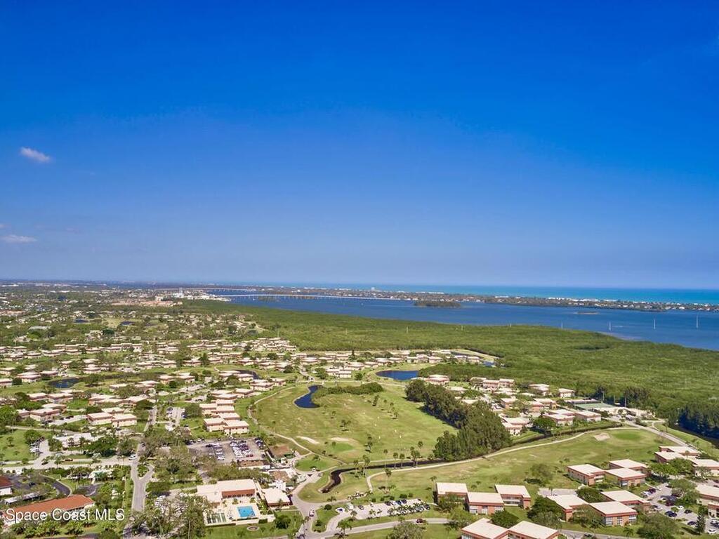 70 Royal Oak Court, Vero Beach, FL 32962