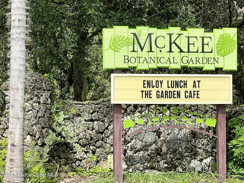 70 Royal Oak Court, Vero Beach, FL 32962