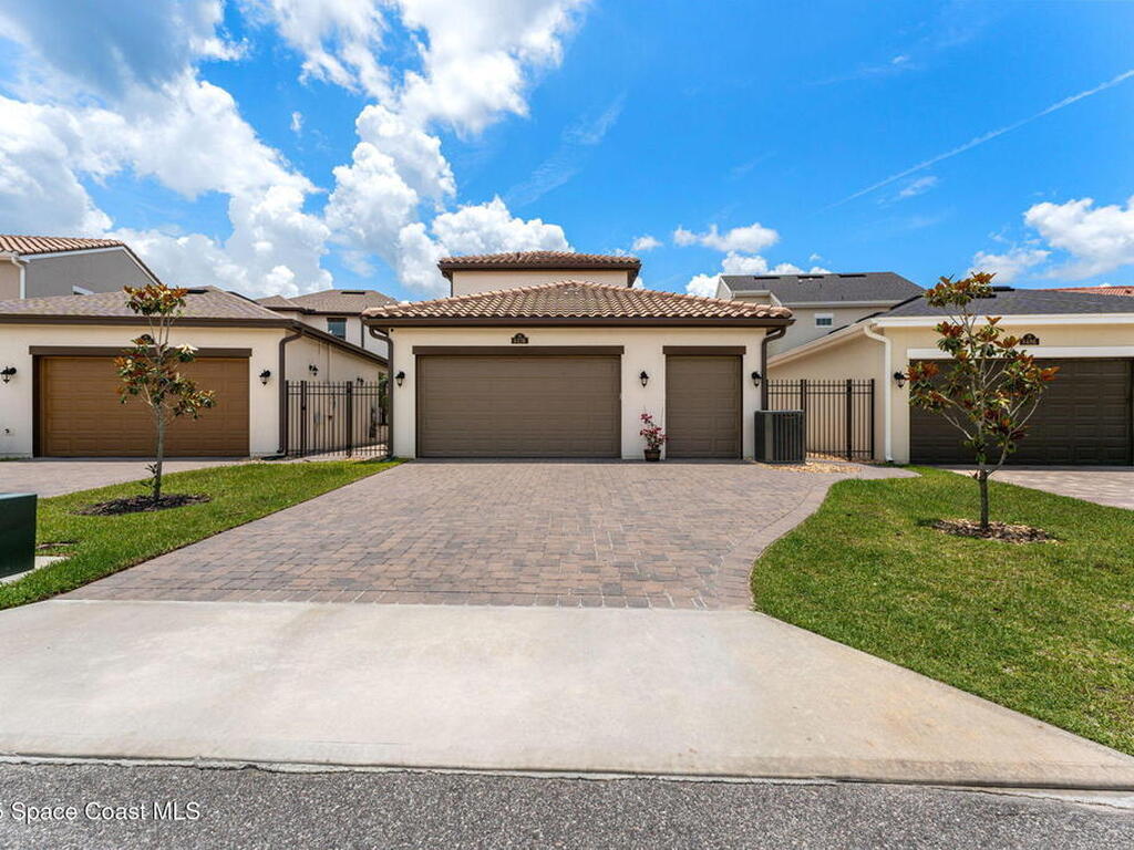 8476 Lyside Drive, Melbourne, FL 32940