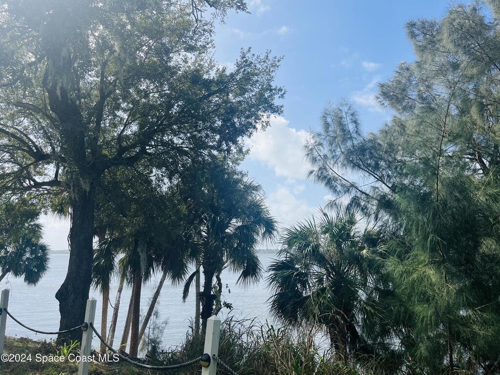 225 S Tropical Trail, Merritt Island, FL 32952