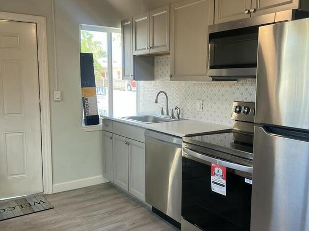 6409 Ridgewood Avenue, Cocoa Beach, FL 32931