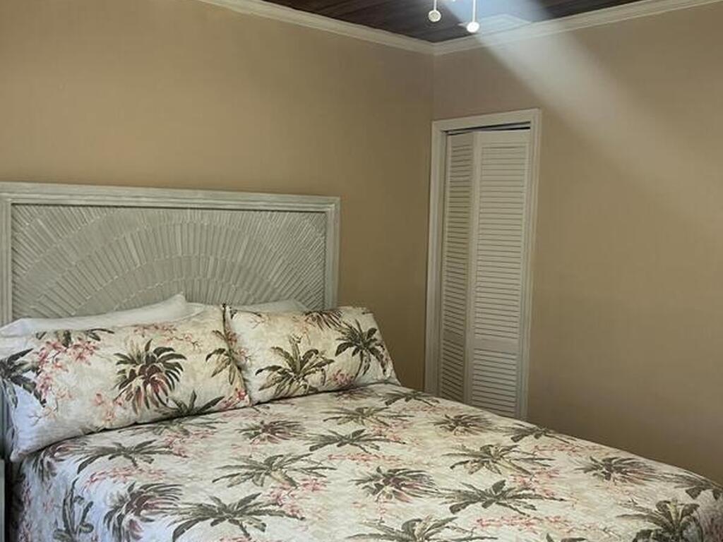 6409 Ridgewood Avenue, Cocoa Beach, FL 32931