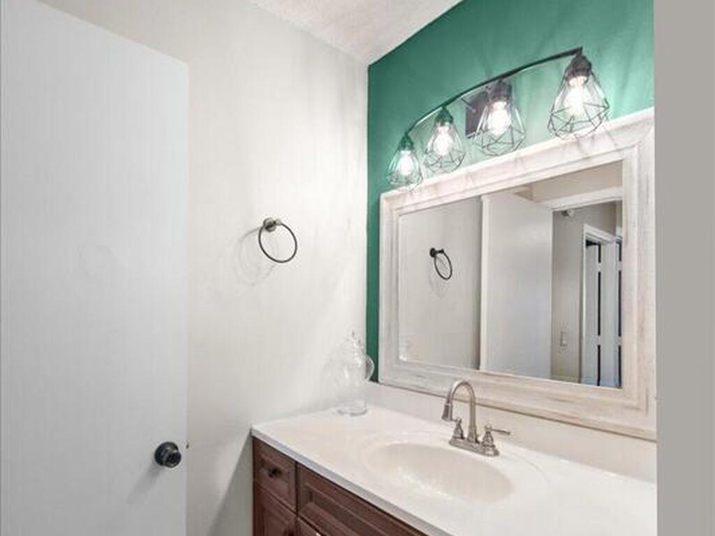 1020 Abada Court, Palm Bay, FL 32905