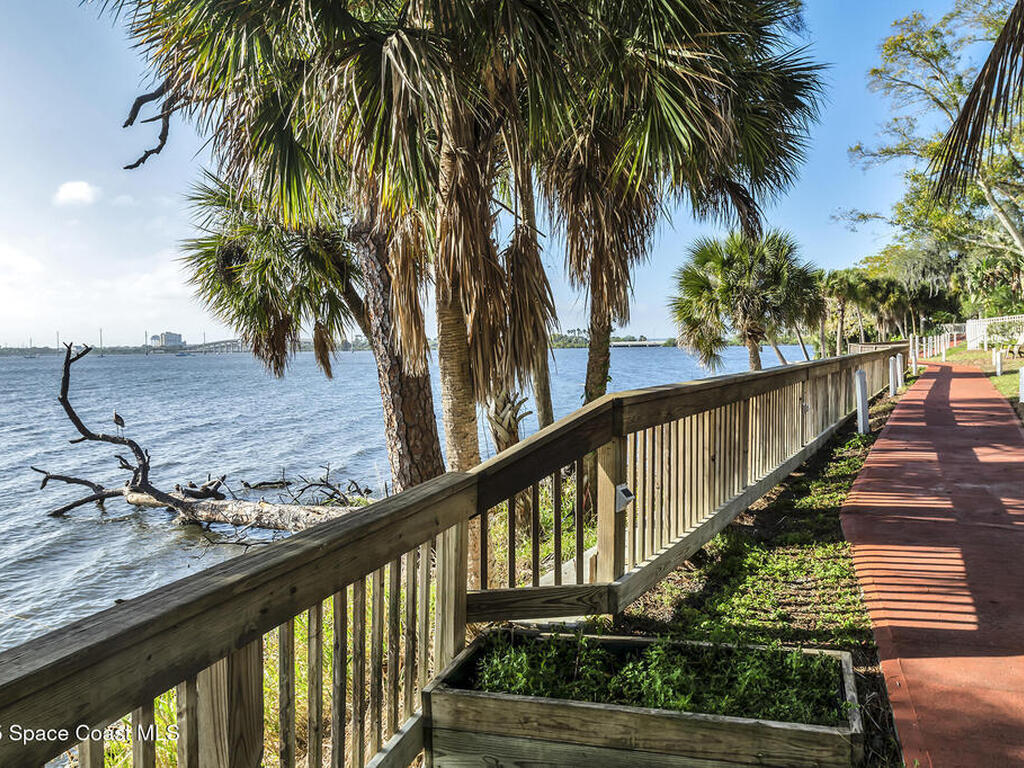 225 S Tropical Trail, Merritt Island, FL 32952