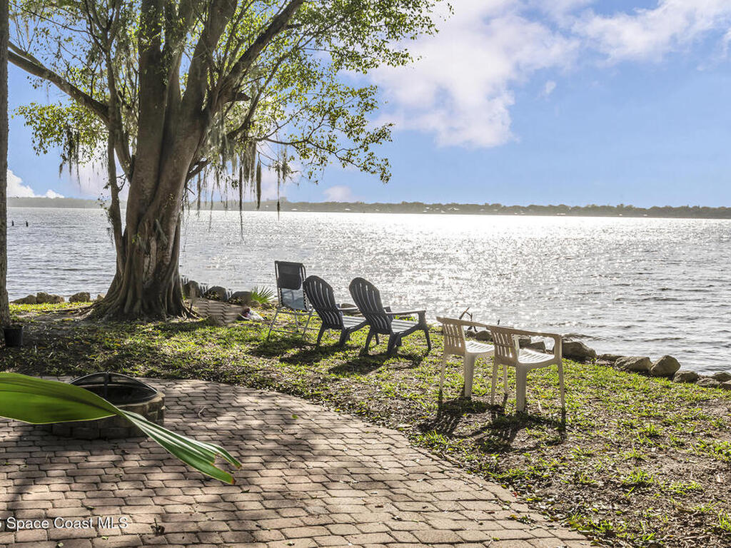 225 S Tropical Trail, Merritt Island, FL 32952