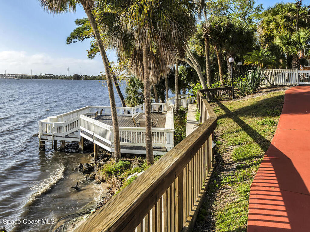 225 S Tropical Trail, Merritt Island, FL 32952