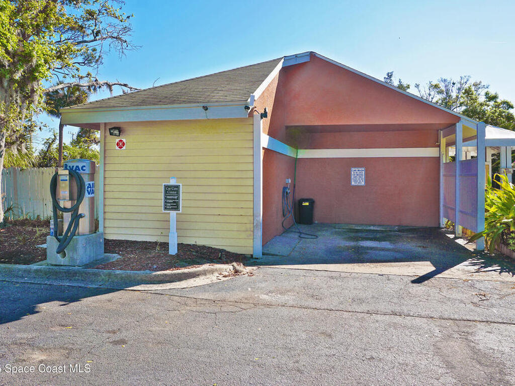 225 S Tropical Trail, Merritt Island, FL 32952