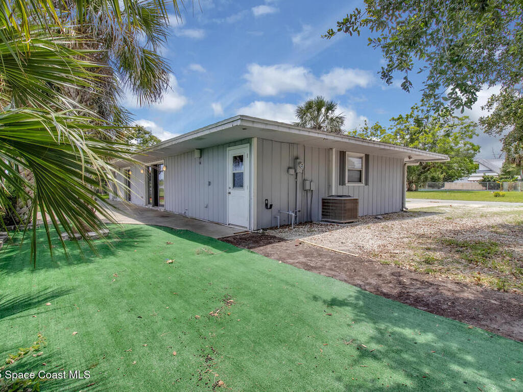 203 Parkwood Lane, Edgewater, FL 32132