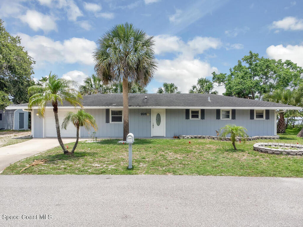 203 Parkwood Lane, Edgewater, FL 32132