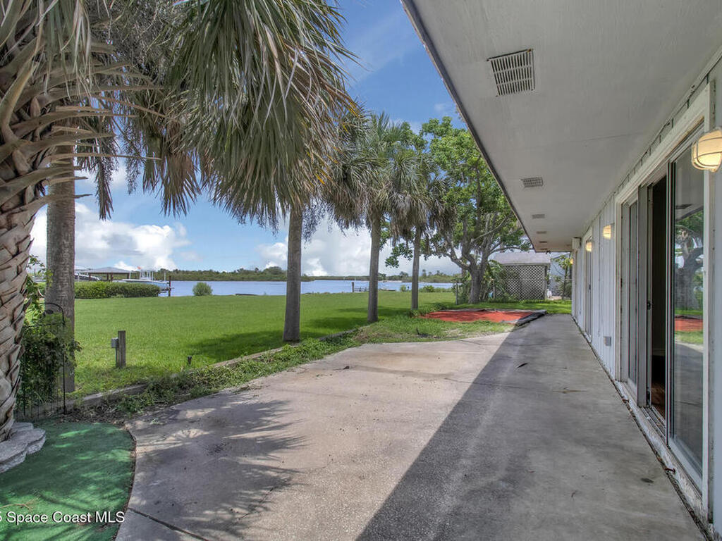 203 Parkwood Lane, Edgewater, FL 32132