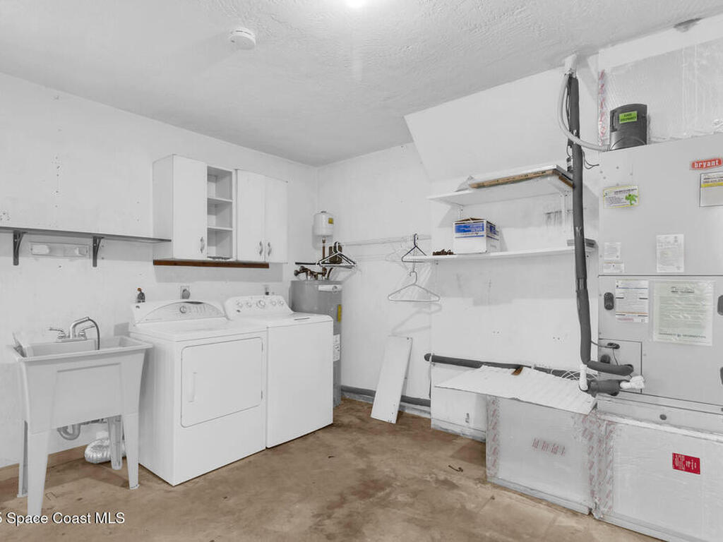 203 Parkwood Lane, Edgewater, FL 32132