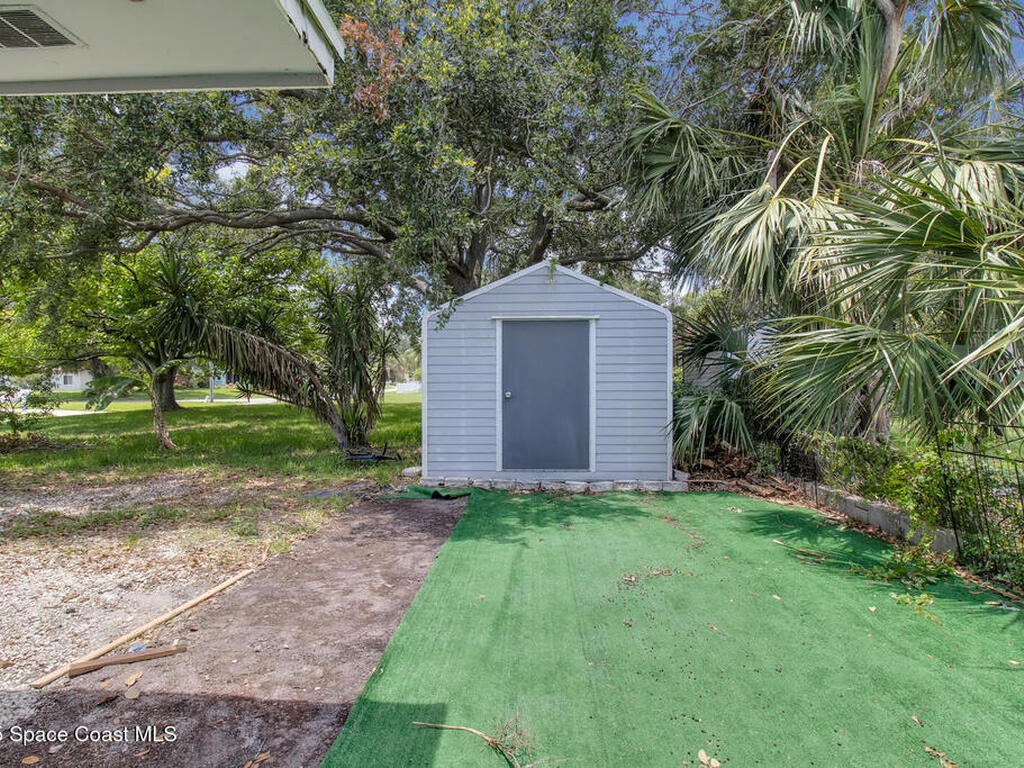 203 Parkwood Lane, Edgewater, FL 32132