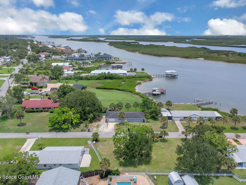 203 Parkwood Lane, Edgewater, FL 32132