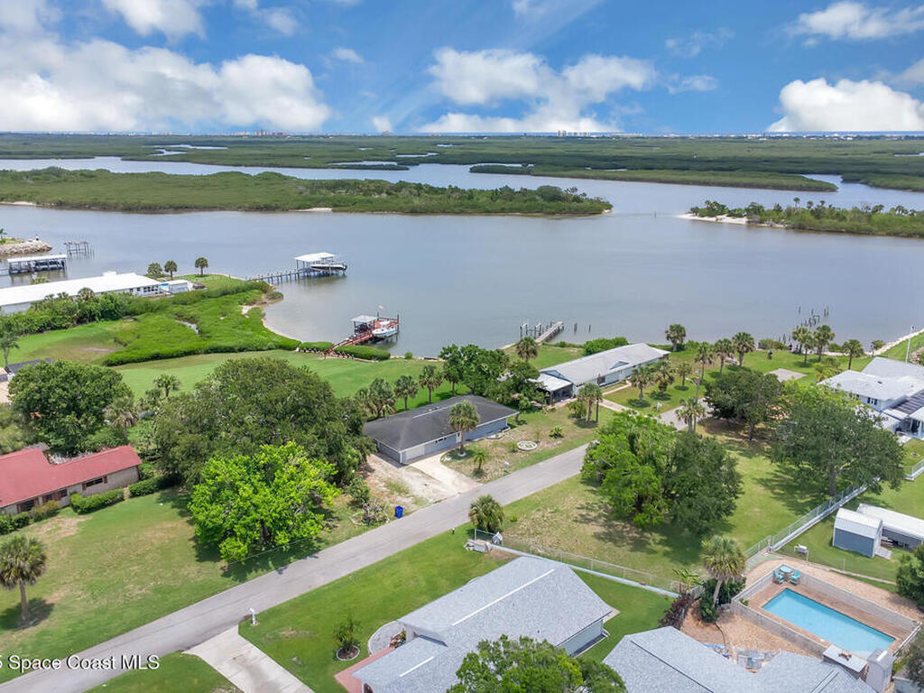 203 Parkwood Lane, Edgewater, FL 32132