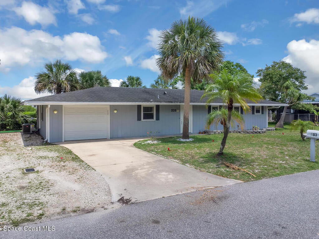 203 Parkwood Lane, Edgewater, FL 32132