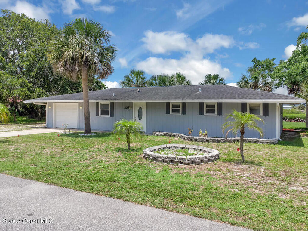 203 Parkwood Lane, Edgewater, FL 32132