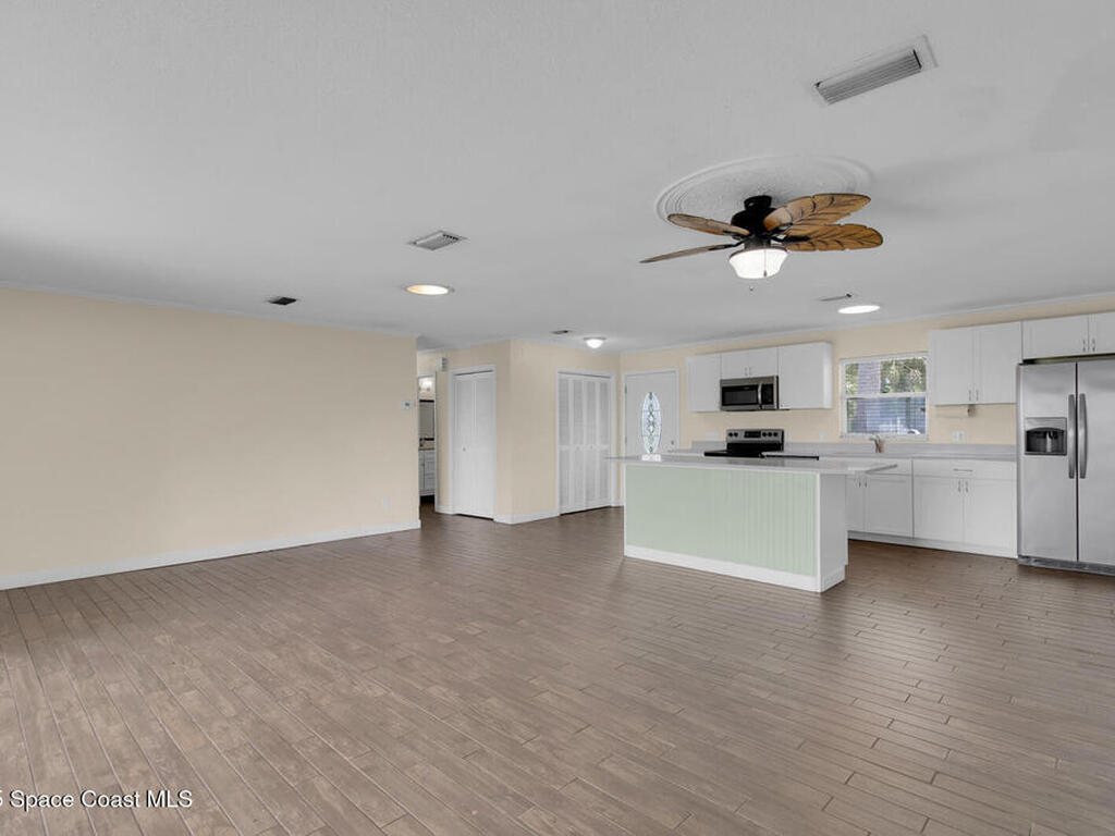 203 Parkwood Lane, Edgewater, FL 32132