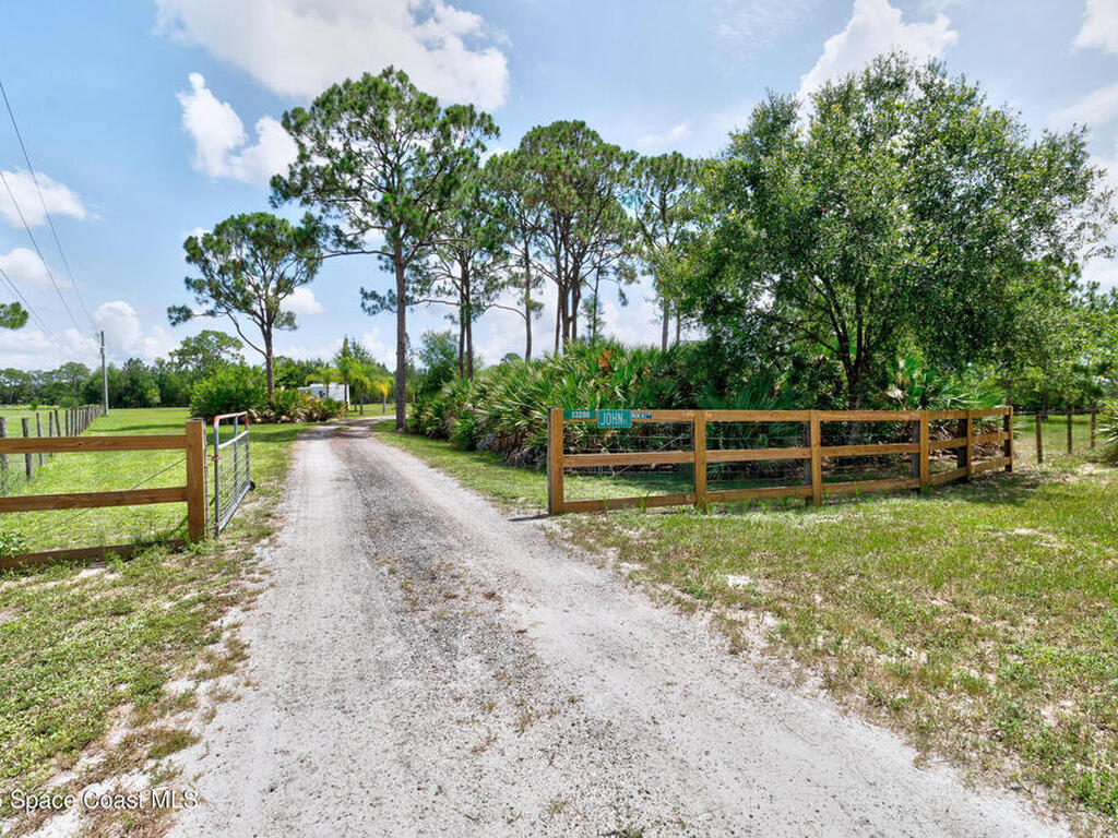 13280 81st Street, Fellsmere, FL 32948