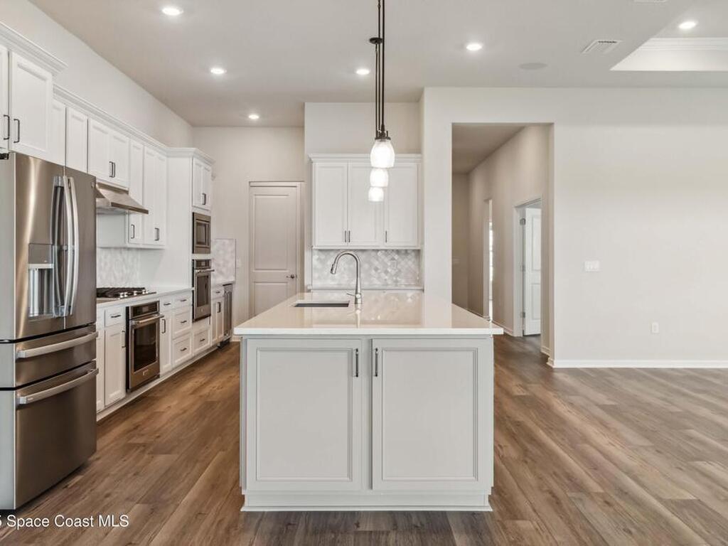 8969 Shoreline Avenue, Melbourne, FL 32940