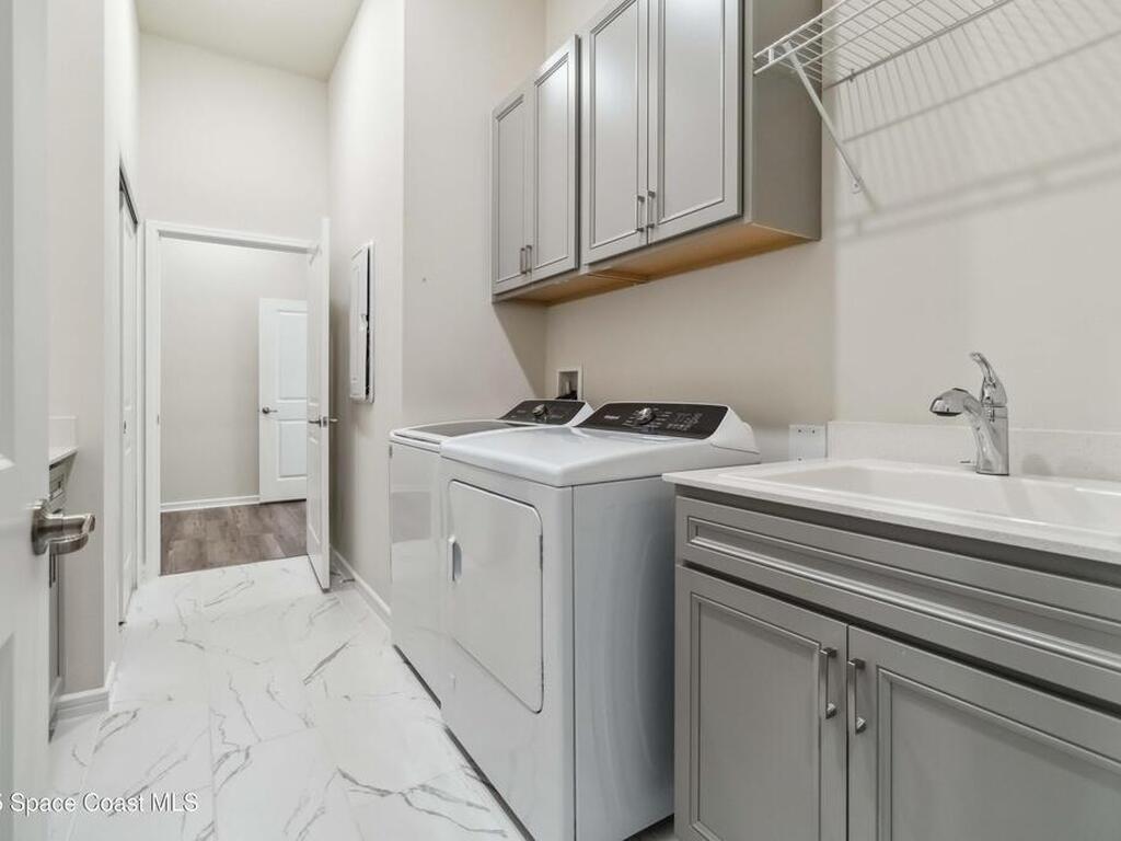 8969 Shoreline Avenue, Melbourne, FL 32940