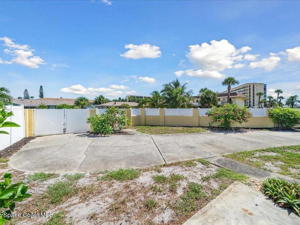 528 Alhambra Street, Indian Harbour Beach, FL 32937