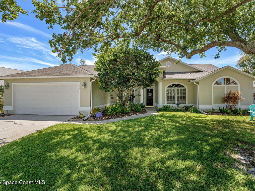 585 Lake Victoria Circle, Melbourne, FL 32940