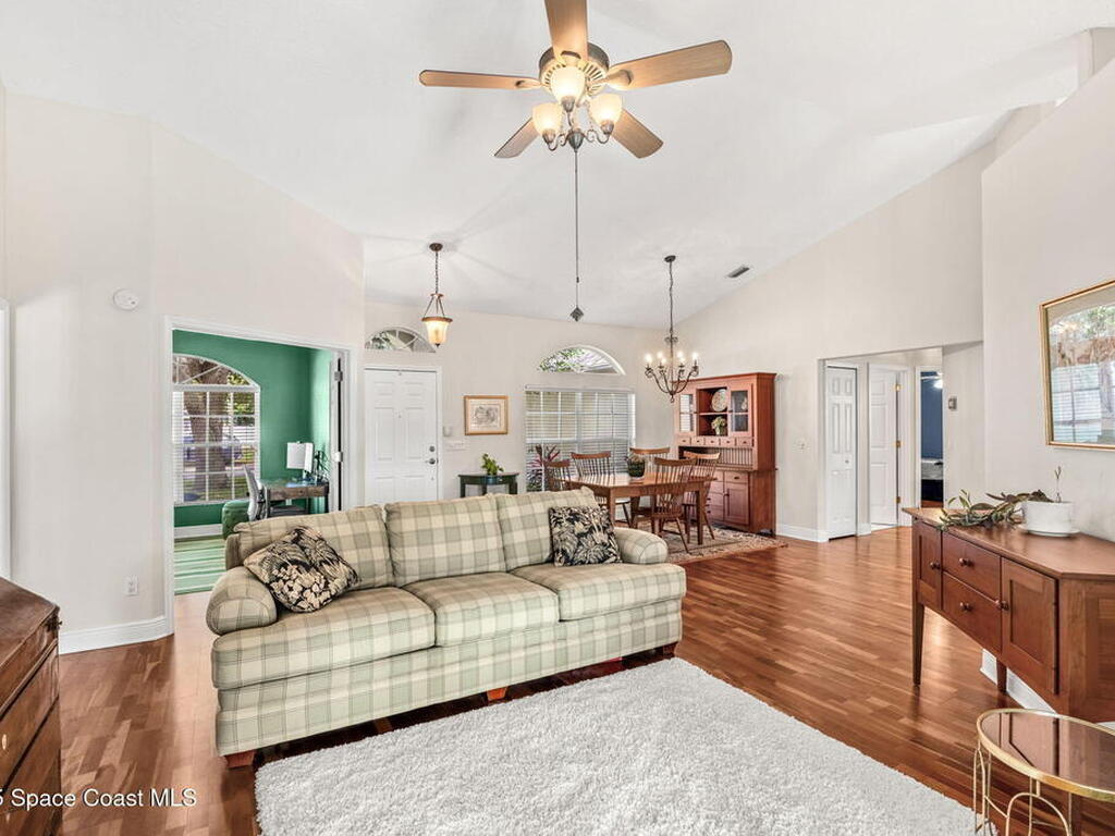 585 Lake Victoria Circle, Melbourne, FL 32940