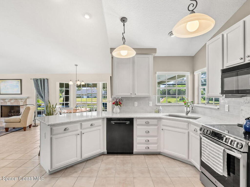 585 Lake Victoria Circle, Melbourne, FL 32940