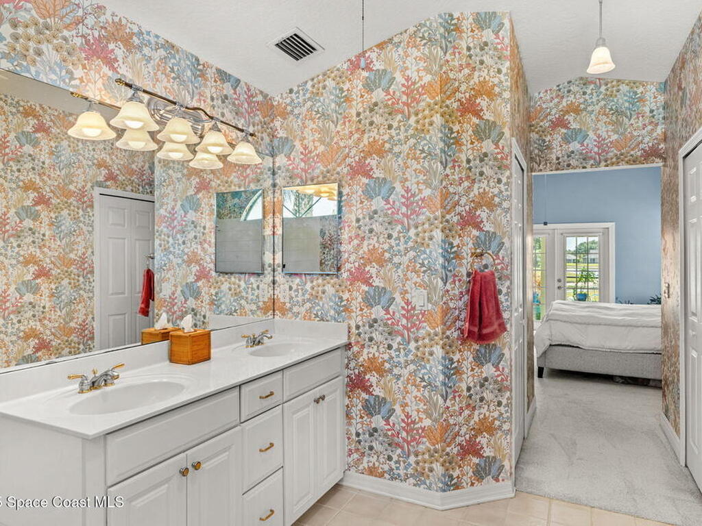 585 Lake Victoria Circle, Melbourne, FL 32940