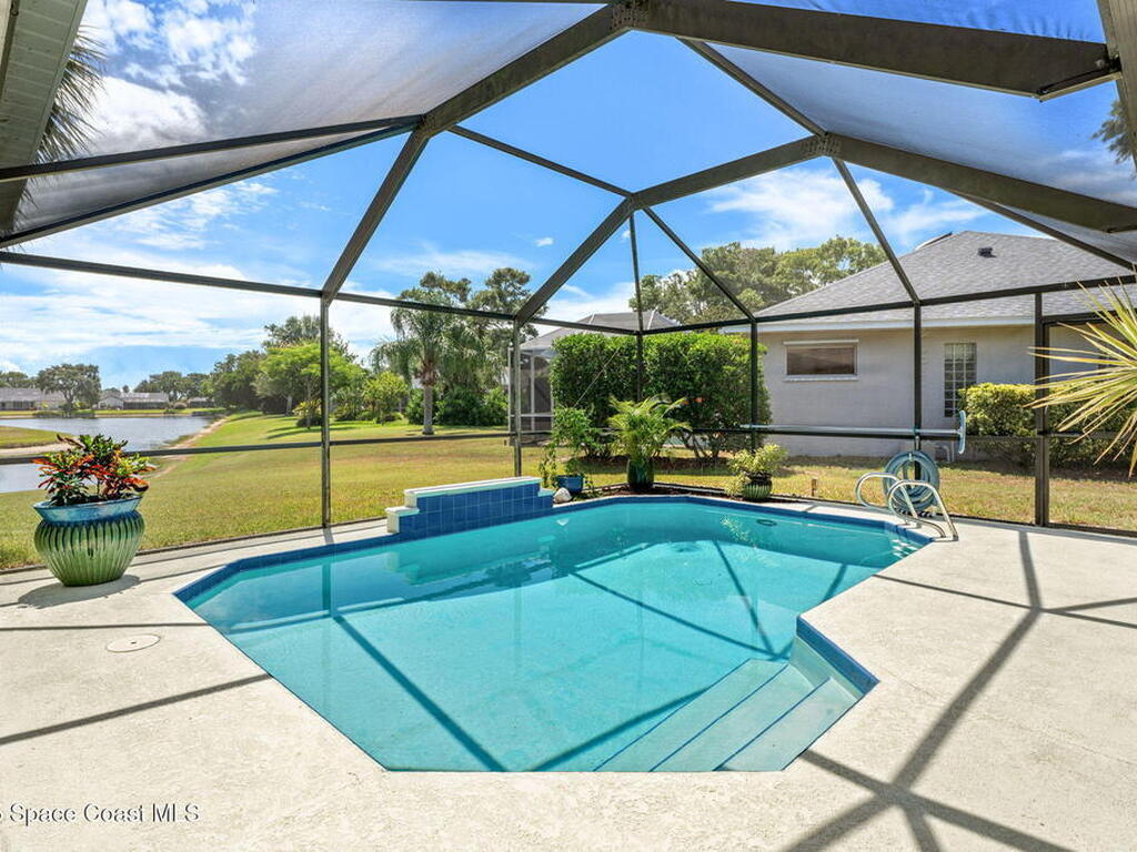 585 Lake Victoria Circle, Melbourne, FL 32940