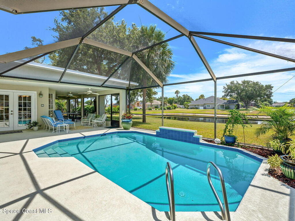 585 Lake Victoria Circle, Melbourne, FL 32940