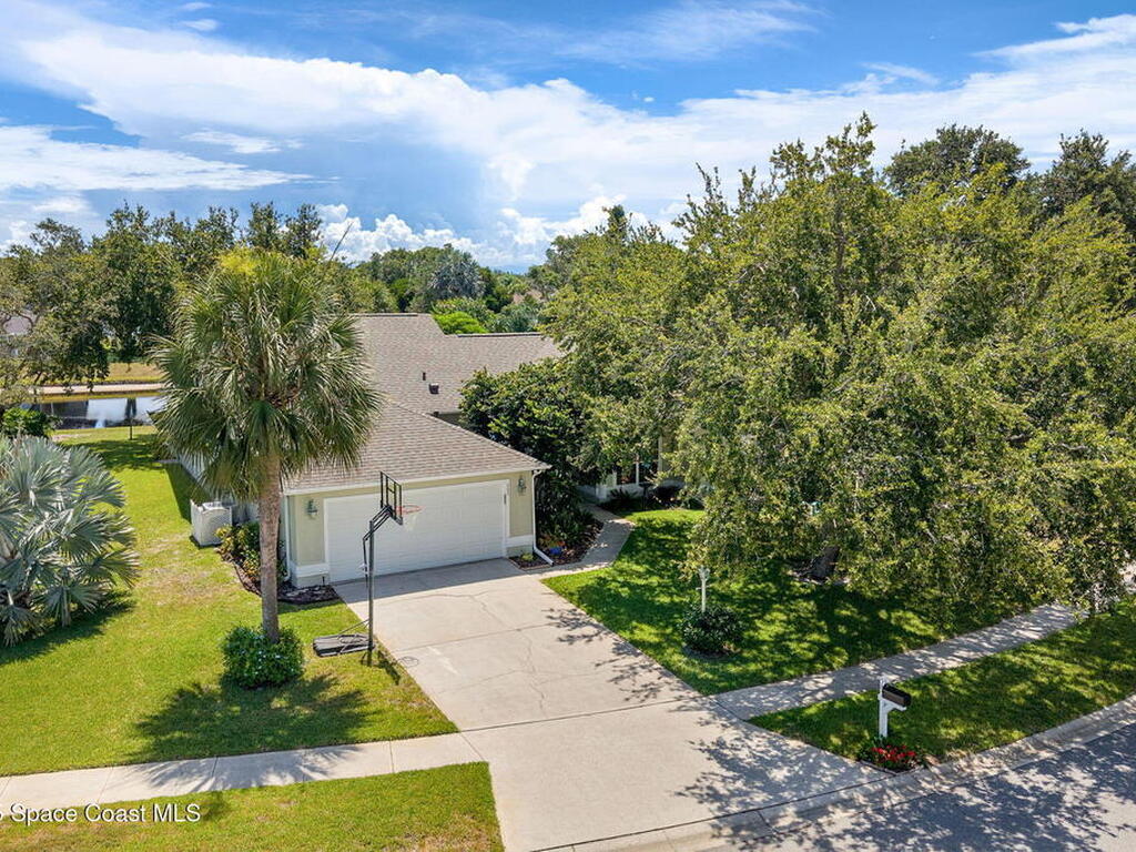 585 Lake Victoria Circle, Melbourne, FL 32940