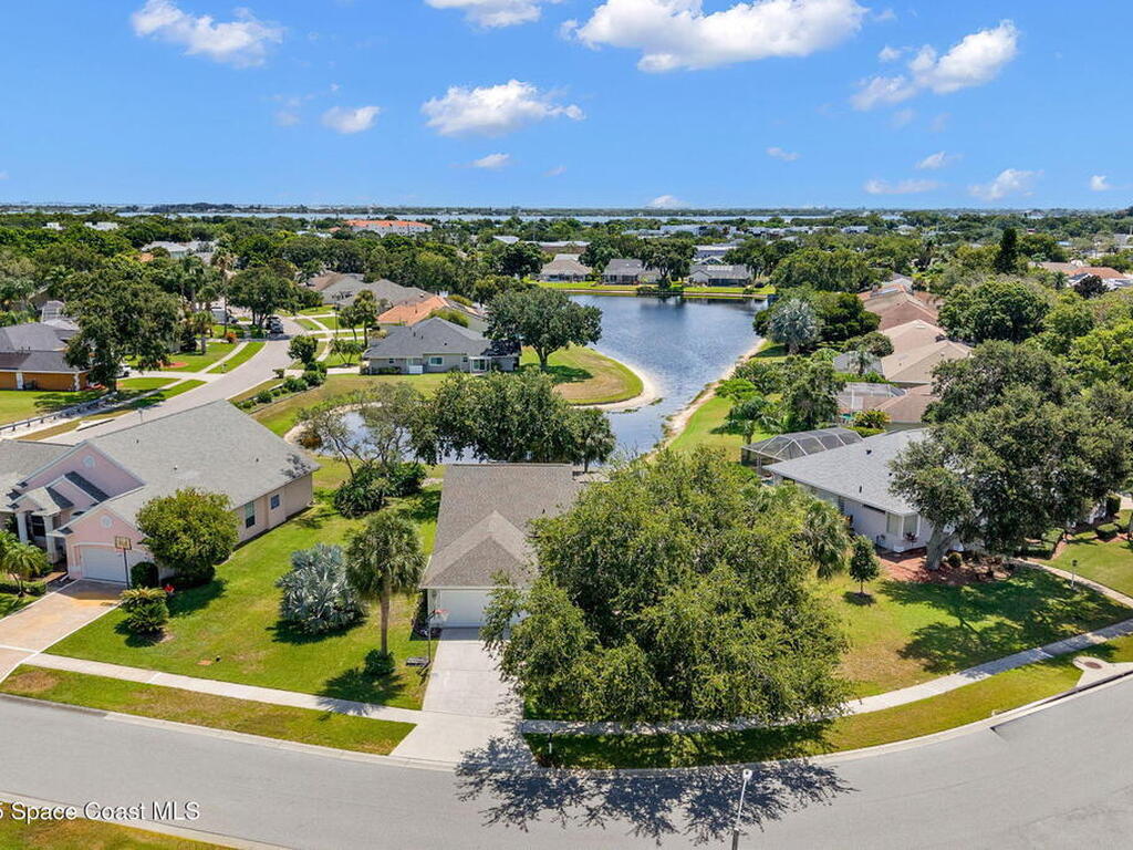 585 Lake Victoria Circle, Melbourne, FL 32940
