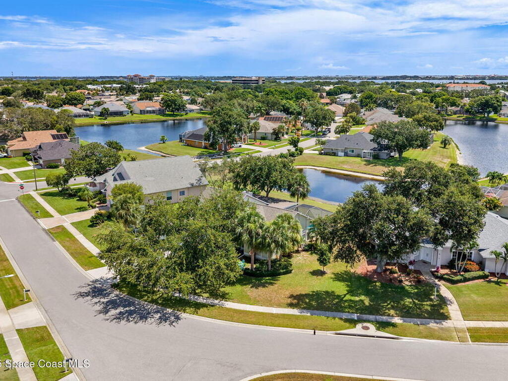 585 Lake Victoria Circle, Melbourne, FL 32940