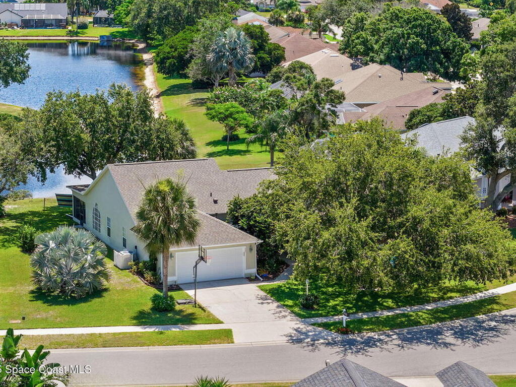 585 Lake Victoria Circle, Melbourne, FL 32940