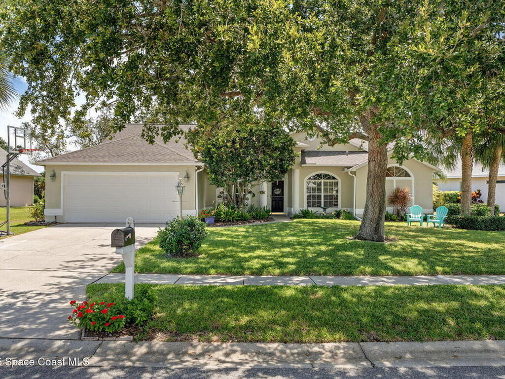 585 Lake Victoria Circle, Melbourne, FL 32940