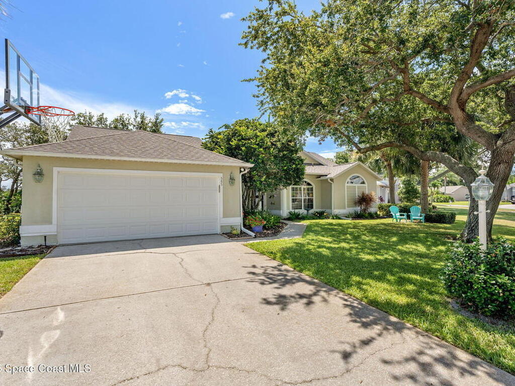 585 Lake Victoria Circle, Melbourne, FL 32940