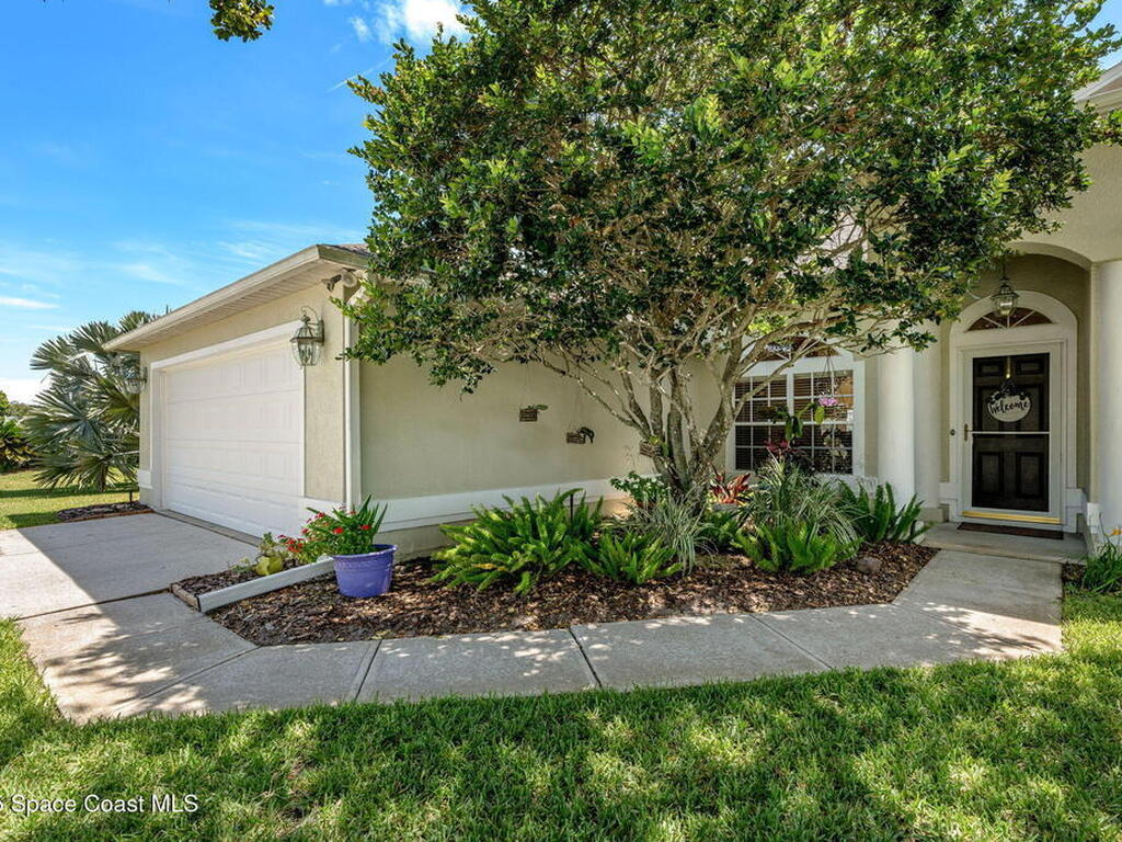 585 Lake Victoria Circle, Melbourne, FL 32940