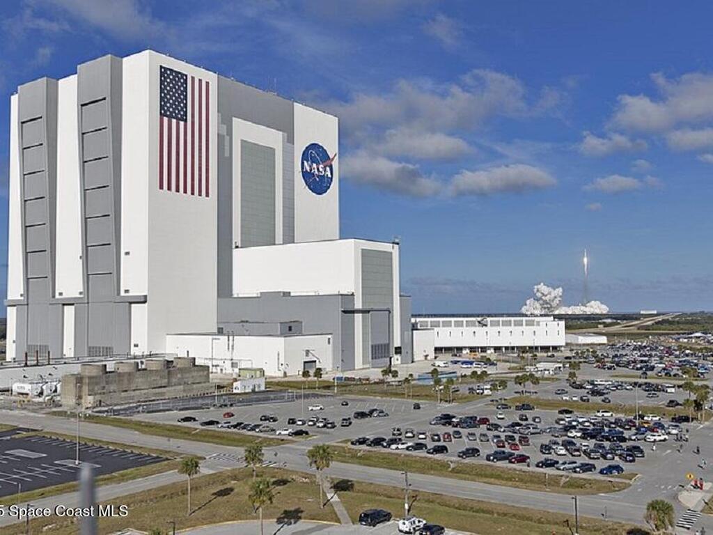 201 St. Lucie Lane, Cocoa Beach, FL 32931