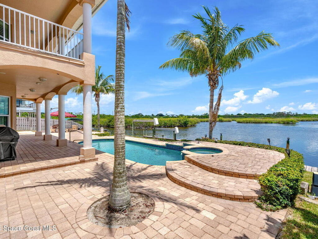 1660 Sandpiper Street, Merritt Island, FL 32952