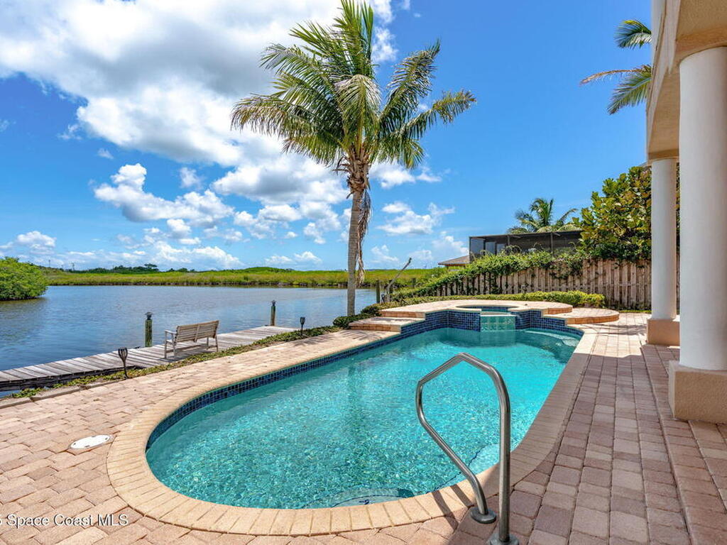 1660 Sandpiper Street, Merritt Island, FL 32952