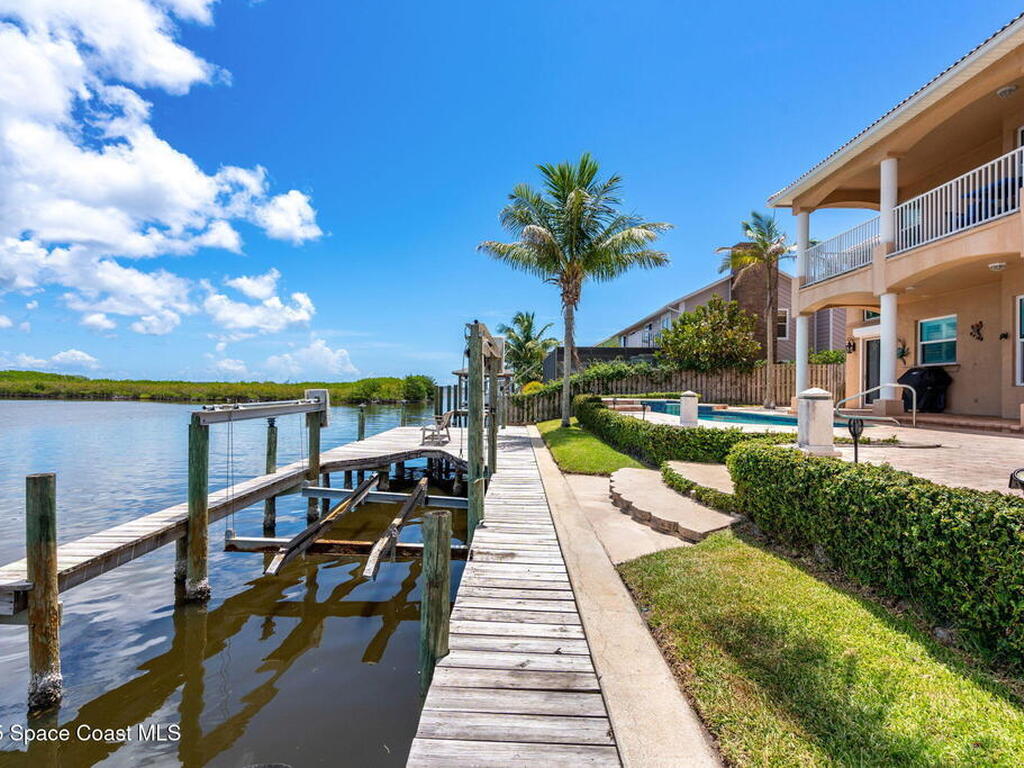 1660 Sandpiper Street, Merritt Island, FL 32952