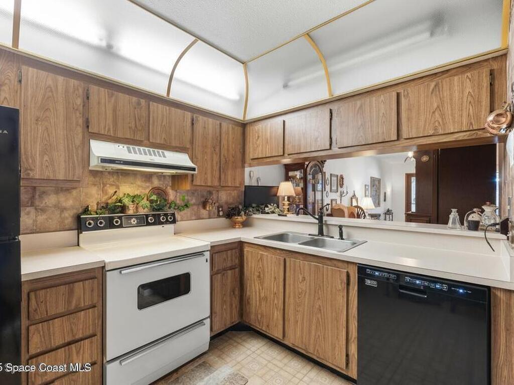 313 La Paloma Lane, Titusville, FL 32780