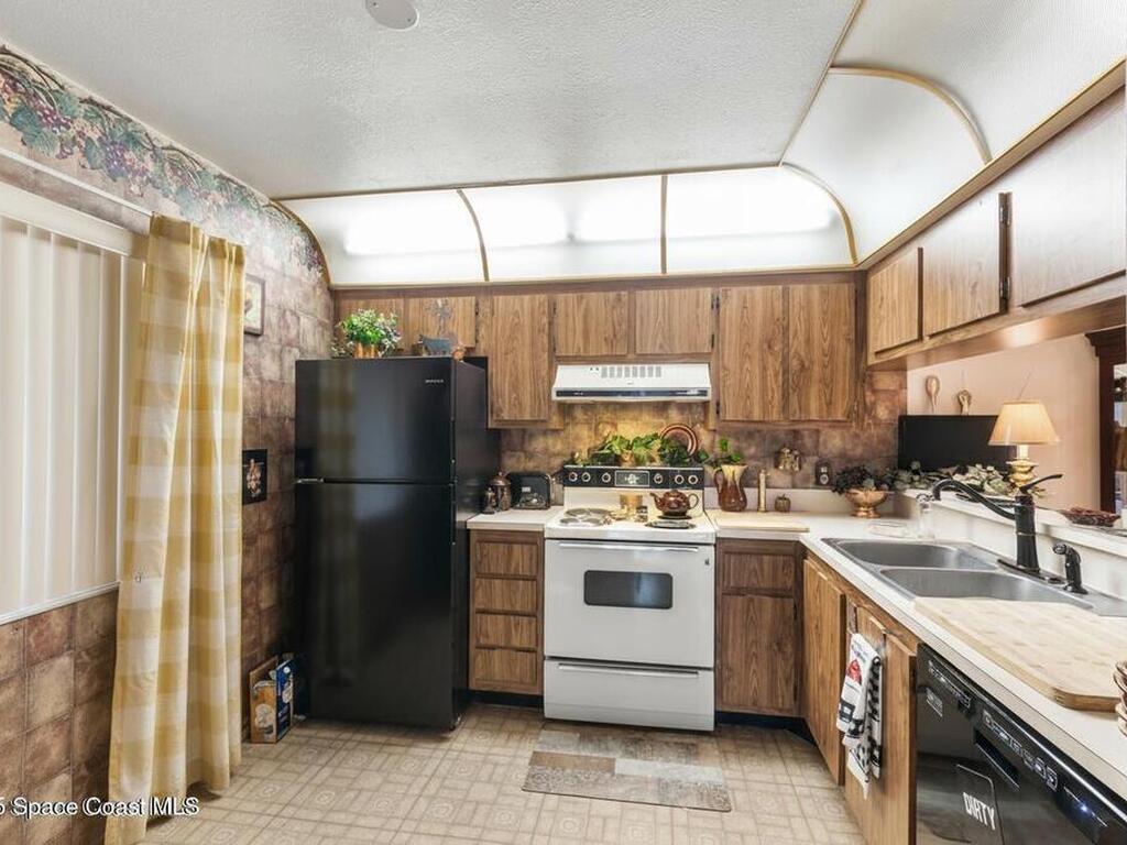 313 La Paloma Lane, Titusville, FL 32780