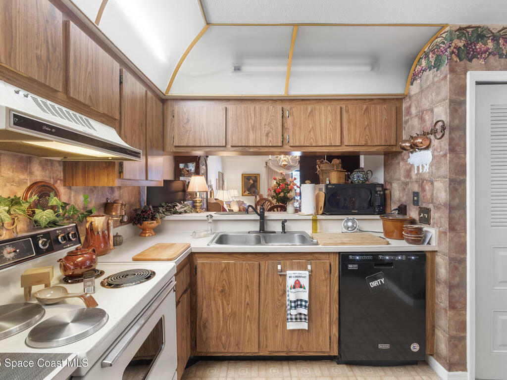 313 La Paloma Lane, Titusville, FL 32780