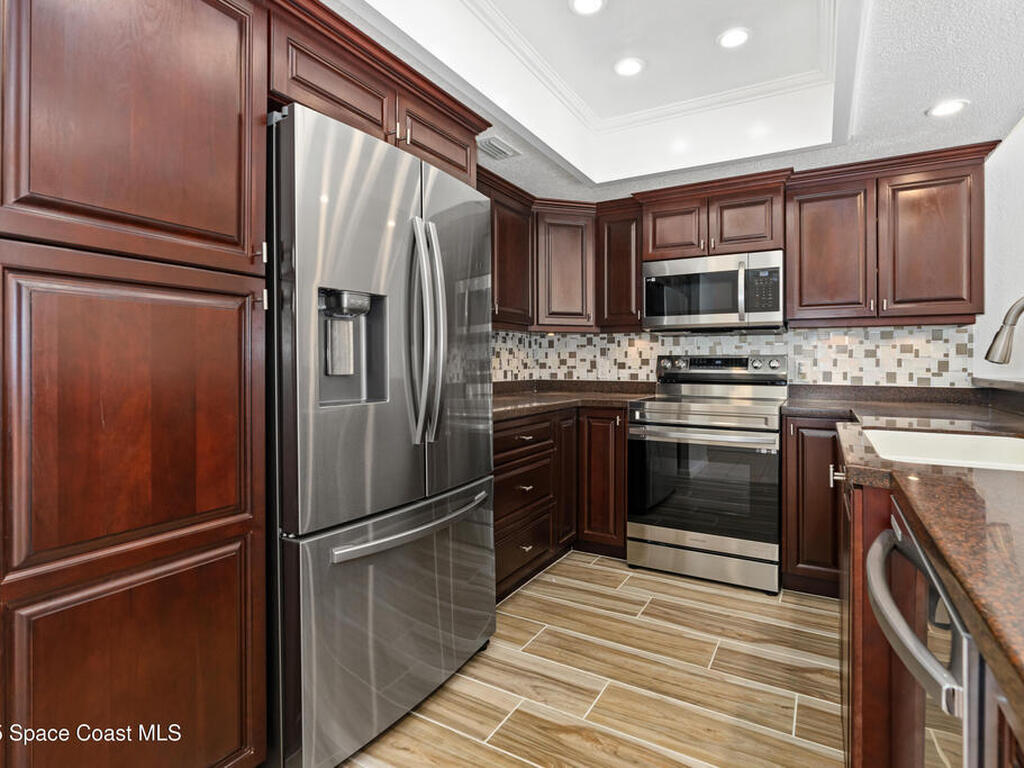 520 S Peninsula Avenue, New Smyrna Beach, FL 32169