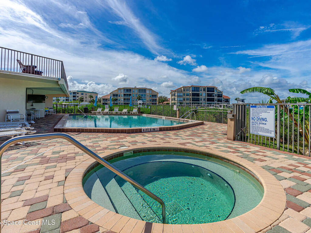 520 S Peninsula Avenue, New Smyrna Beach, FL 32169